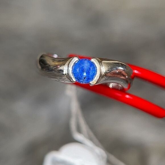 18k Sapphire Ring  - Picture 3 of 9